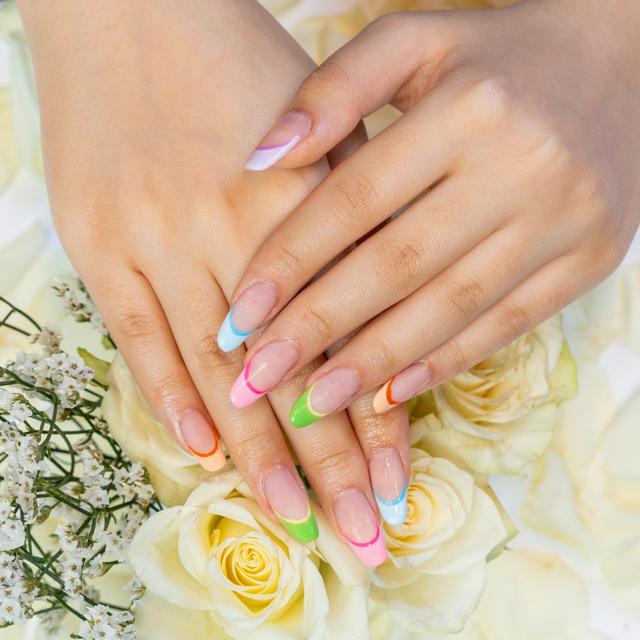 خدمة تركيب الاظافر مع نيل ارت |