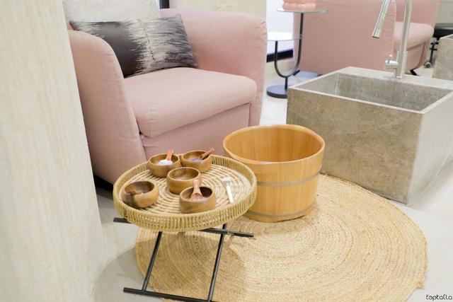 بيوتي بيسك بديكير خدمه فاخرة تجمع بين الاجواء المريحة والعناية الدقيقة لتوفير تجربة متكاملة تعيد انتعاش قدميك. |